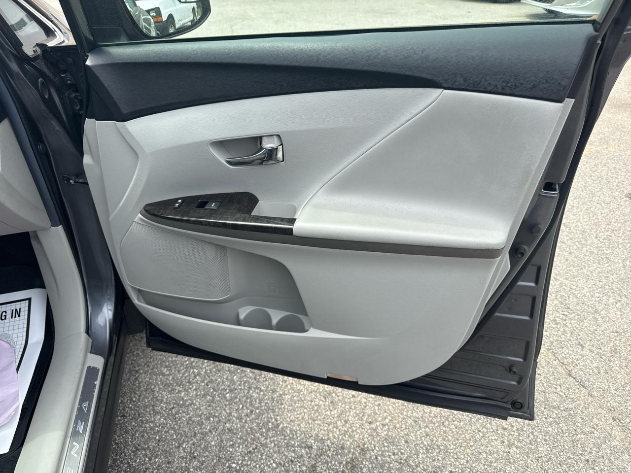 Toyota Venza LE I4 AWD 2013