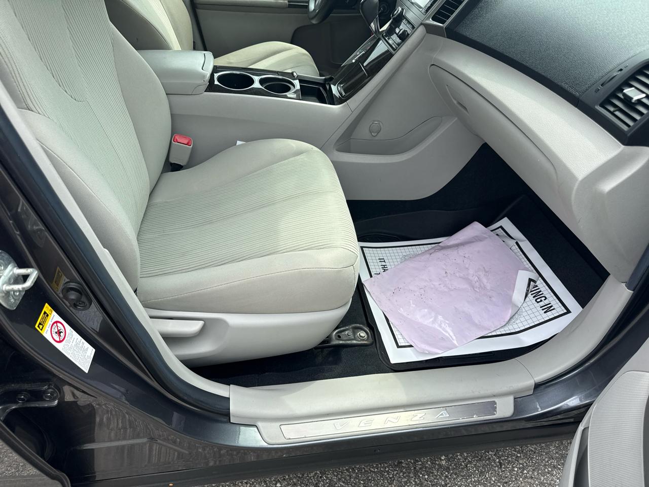Toyota Venza LE I4 AWD 2013