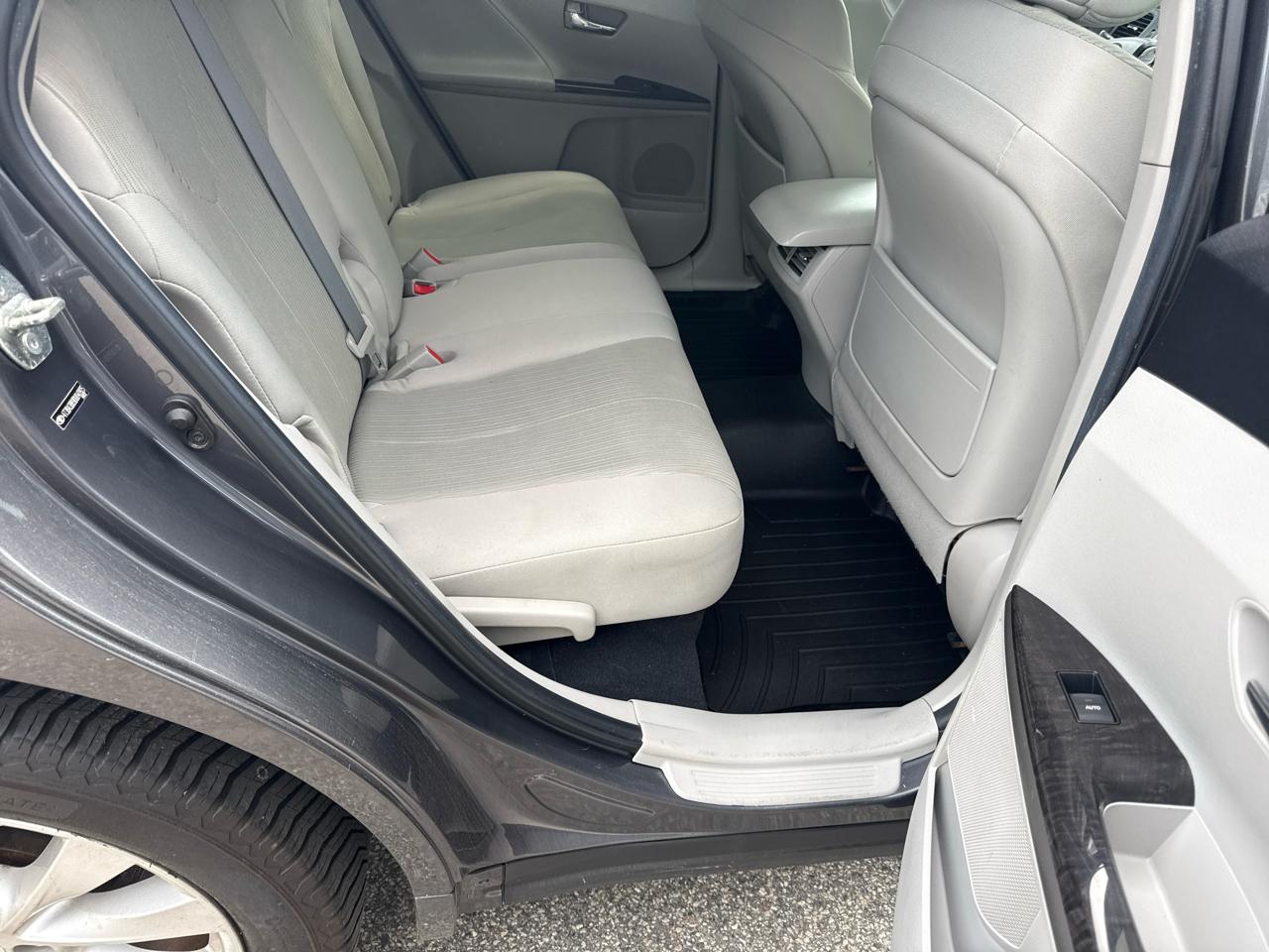 Toyota Venza LE I4 AWD 2013
