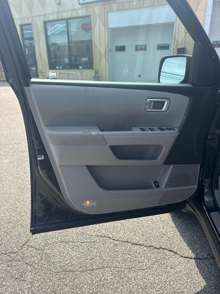 Honda Pilot LX 4WD 5-Spd AT 2011