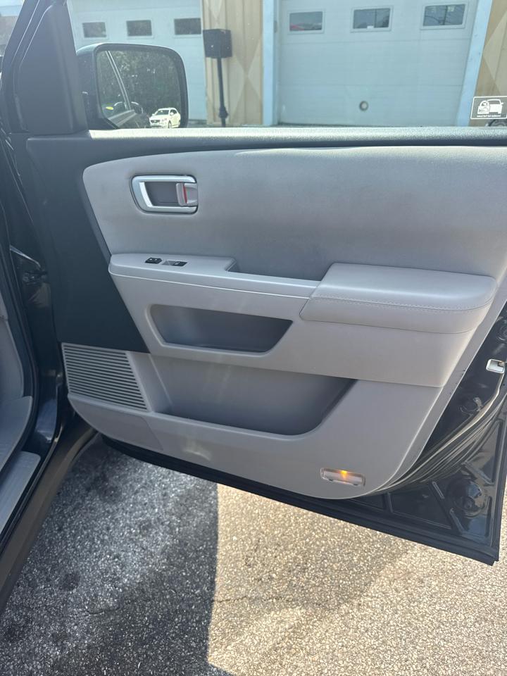 Honda Pilot LX 4WD 5-Spd AT 2011