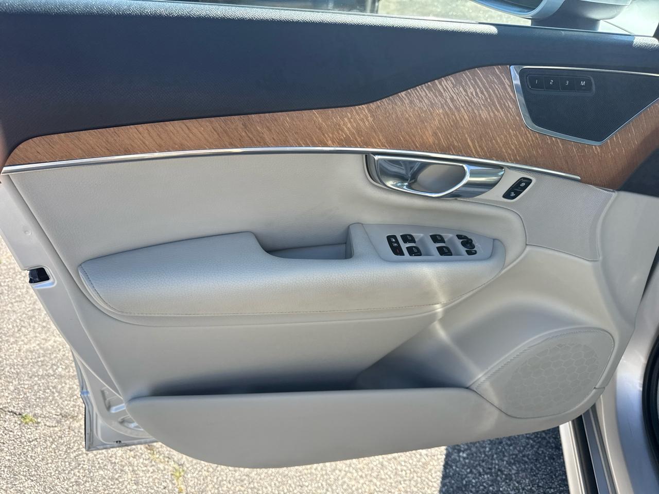 Volvo XC90 T6 Momentum AWD 2021