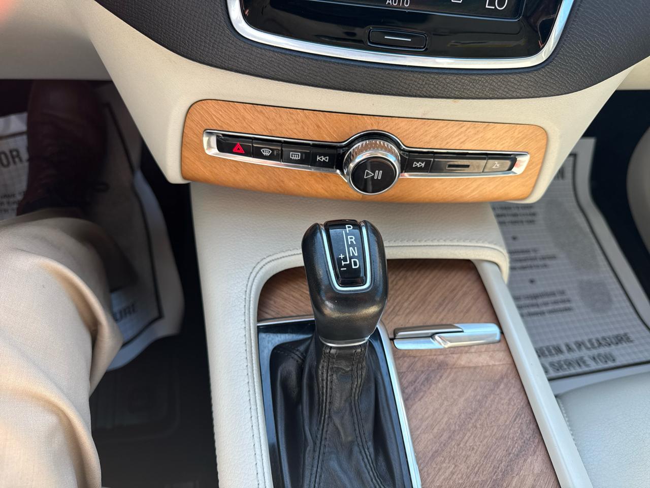 Volvo XC90 T6 Momentum AWD 2021