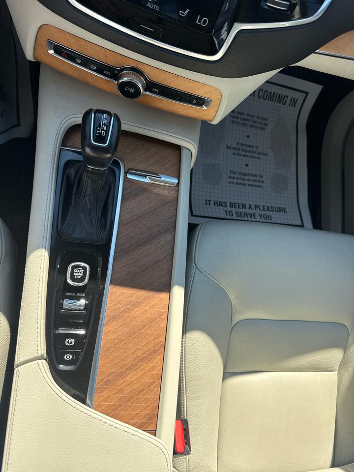 Volvo XC90 T6 Momentum AWD 2021