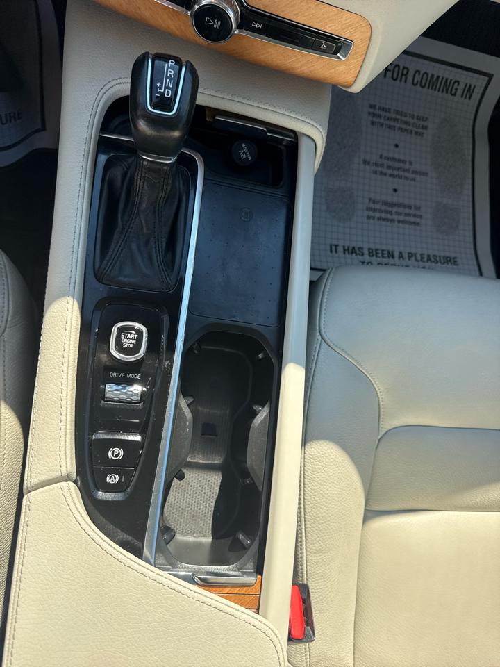 Volvo XC90 T6 Momentum AWD 2021