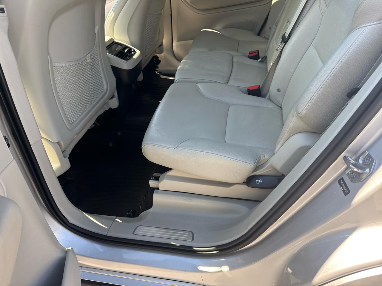 Volvo XC90 T6 Momentum AWD 2021