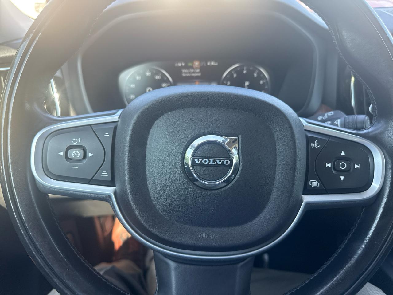 Volvo XC60 T5 Momentum AWD 2019