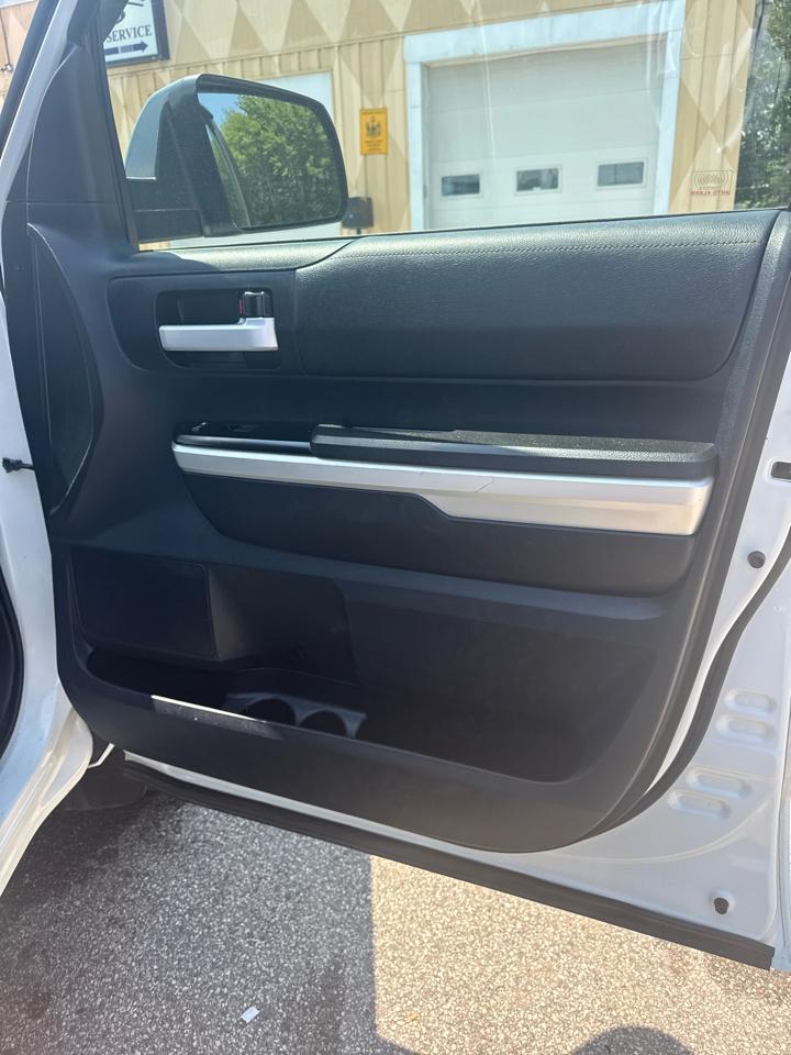 Toyota Tundra SR5 4.6L V8 Double Cab 2WD 2014