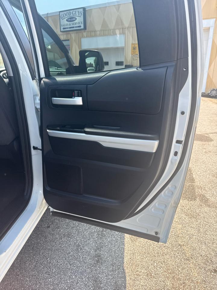 Toyota Tundra SR5 4.6L V8 Double Cab 2WD 2014