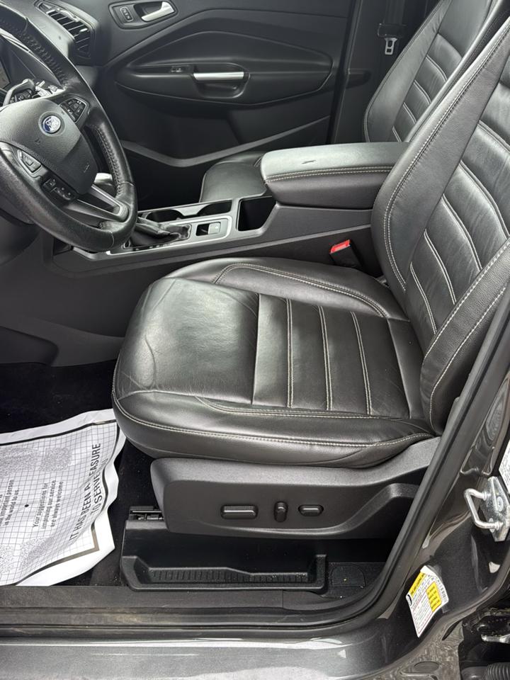 Ford Escape Titanium 4WD 2017