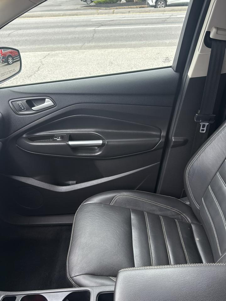 Ford Escape Titanium 4WD 2017