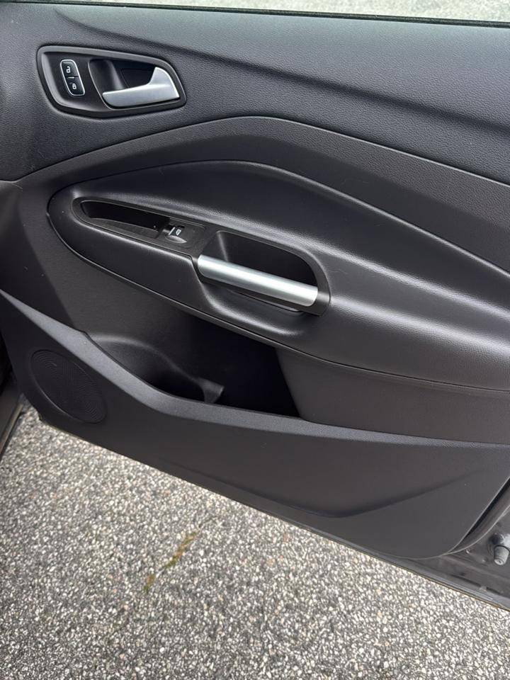 Ford Escape Titanium 4WD 2017