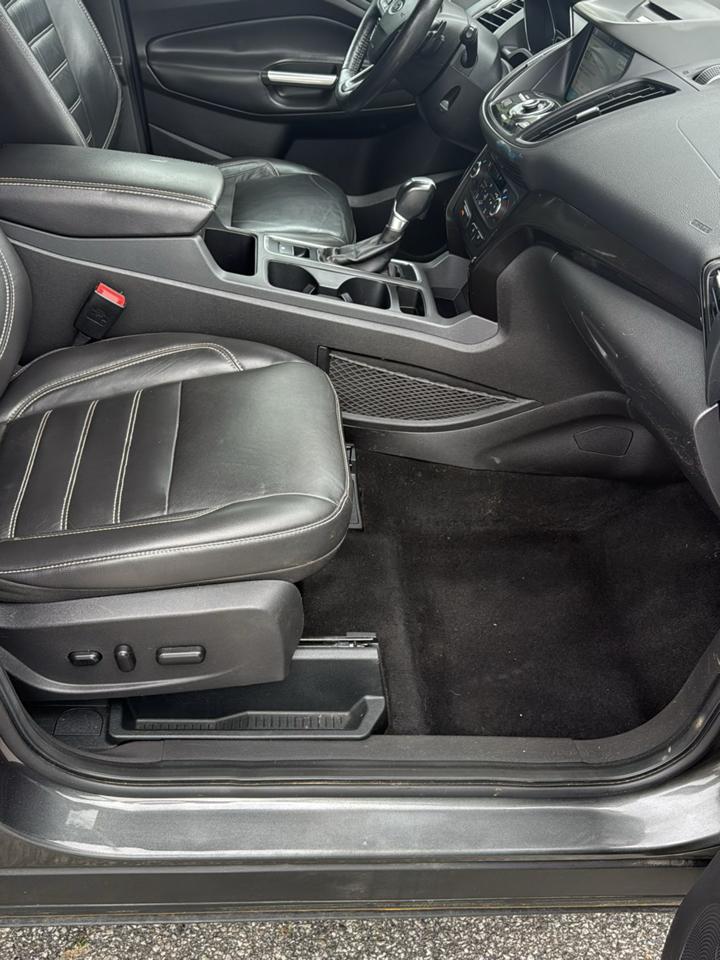Ford Escape Titanium 4WD 2017