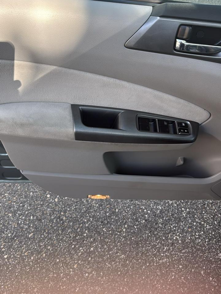 Subaru Forester 2.5X Limited 2012