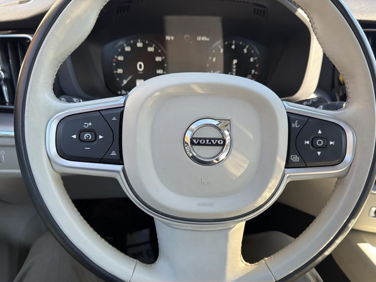 Volvo XC60 T6 Momentum AWD 2019