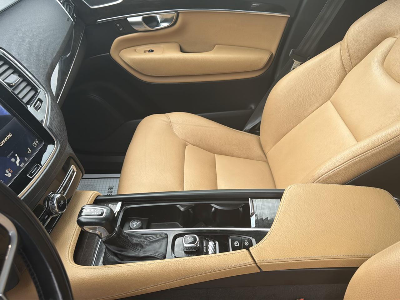 Volvo XC90 T6 Momentum AWD 2018