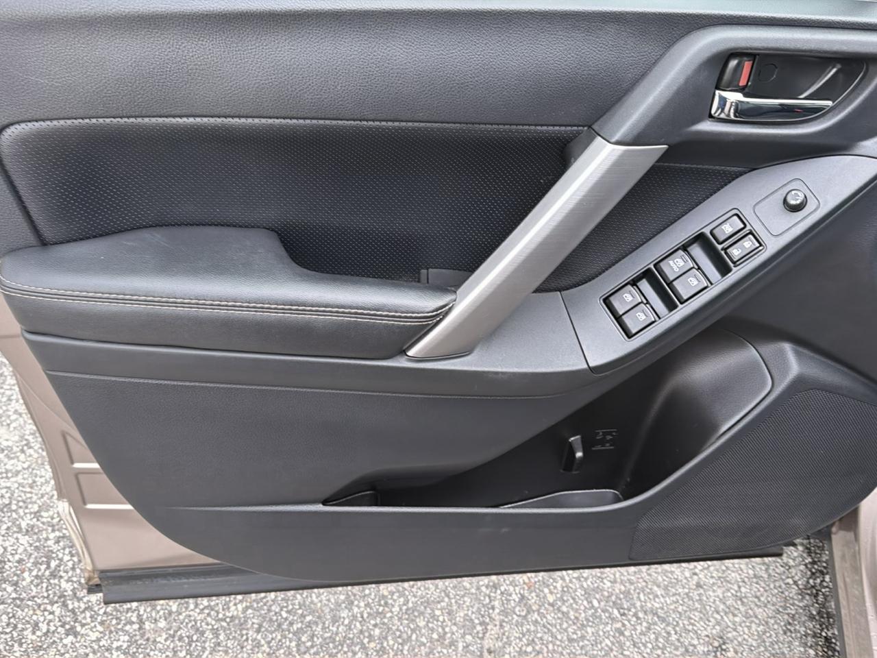 Subaru Forester 2.5i Limited 2014