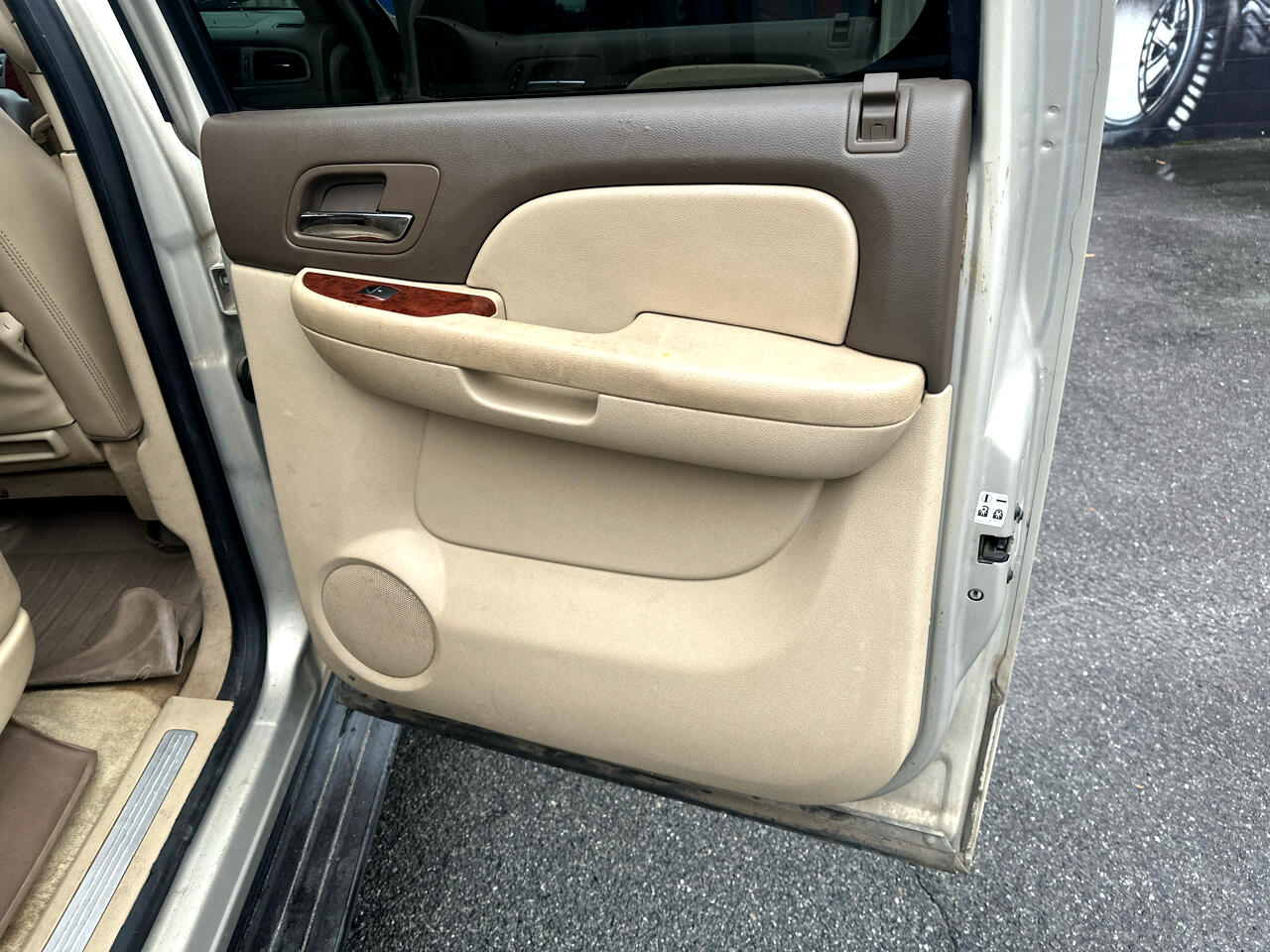 Chevrolet Suburban LTZ 1500 2WD 2012