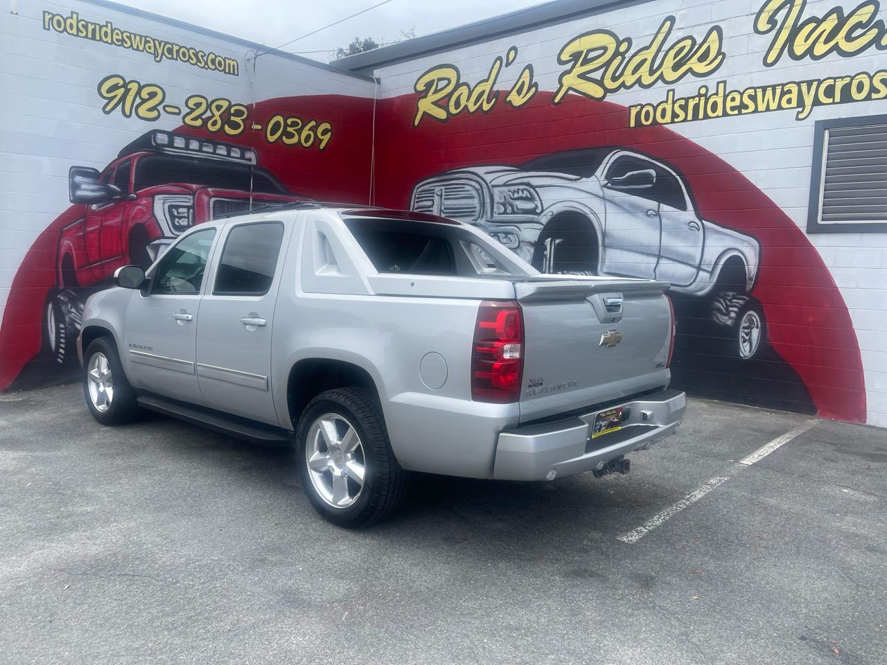 Chevrolet Avalanche LS 2WD 2011