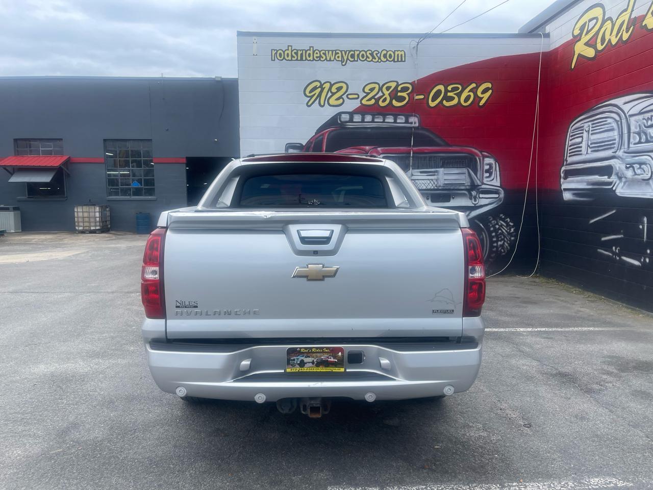 Chevrolet Avalanche LS 2WD 2011