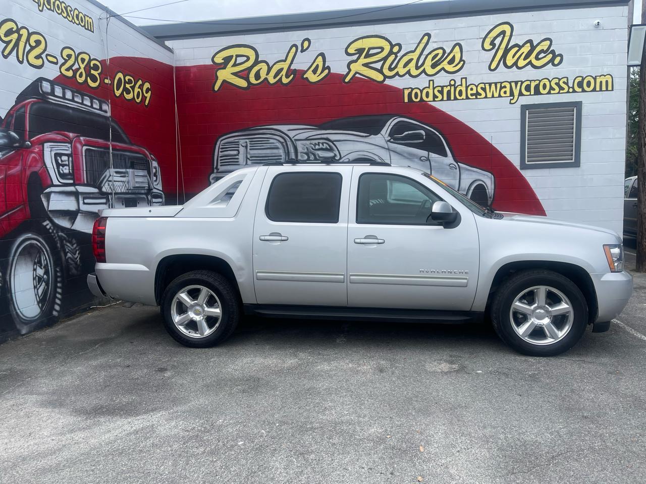 Chevrolet Avalanche LS 2WD 2011