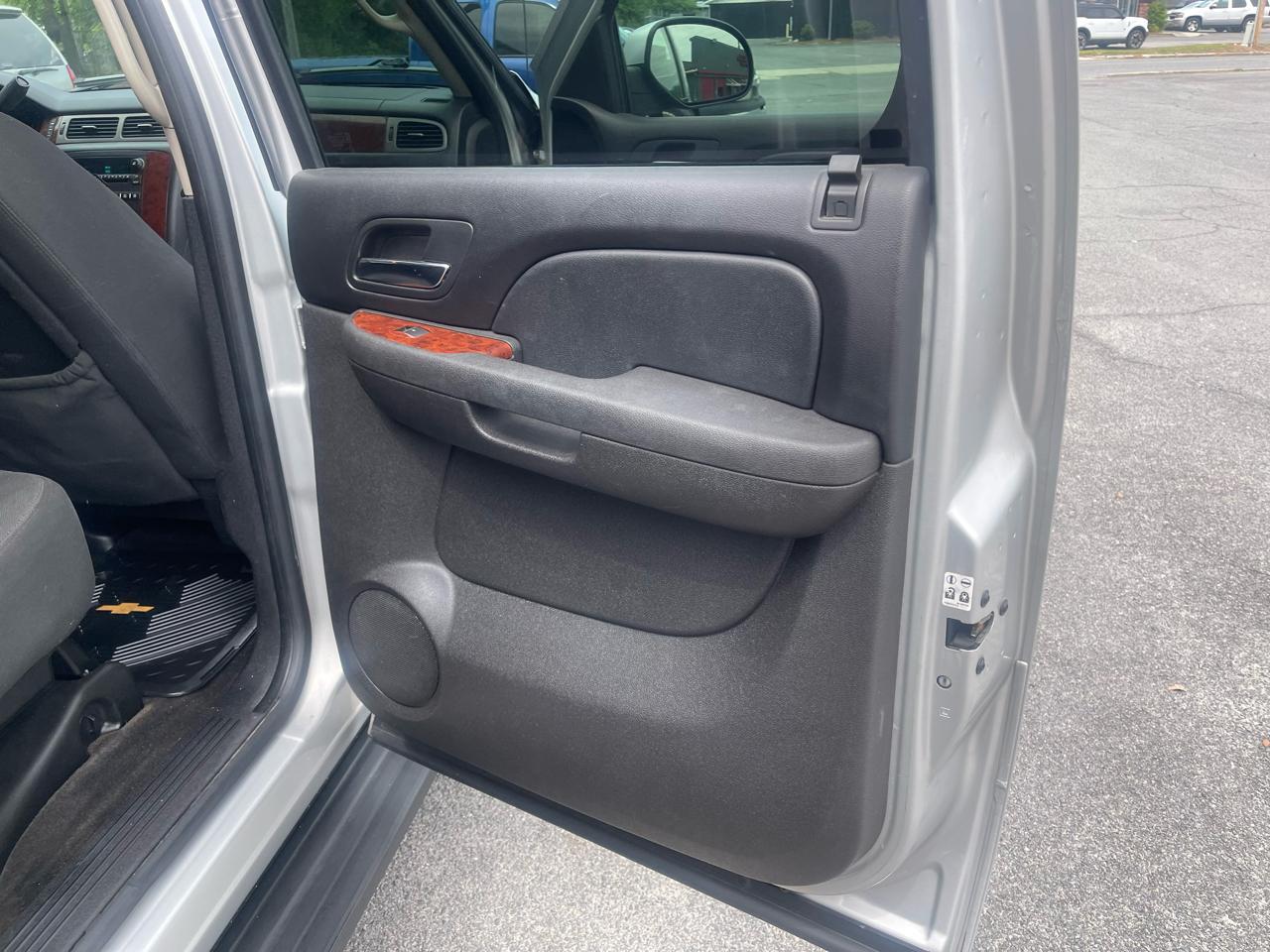 Chevrolet Avalanche LS 2WD 2011