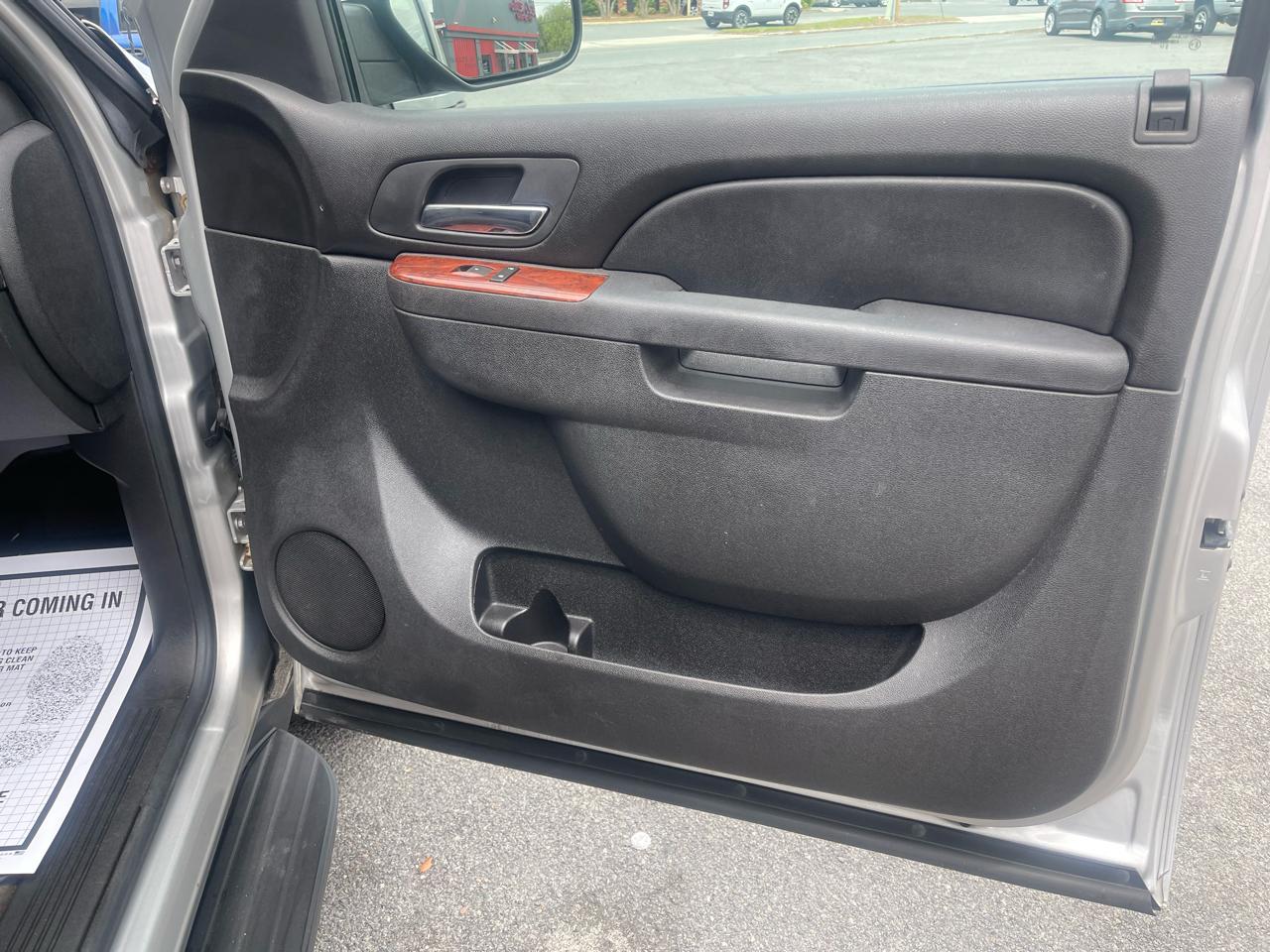 Chevrolet Avalanche LS 2WD 2011