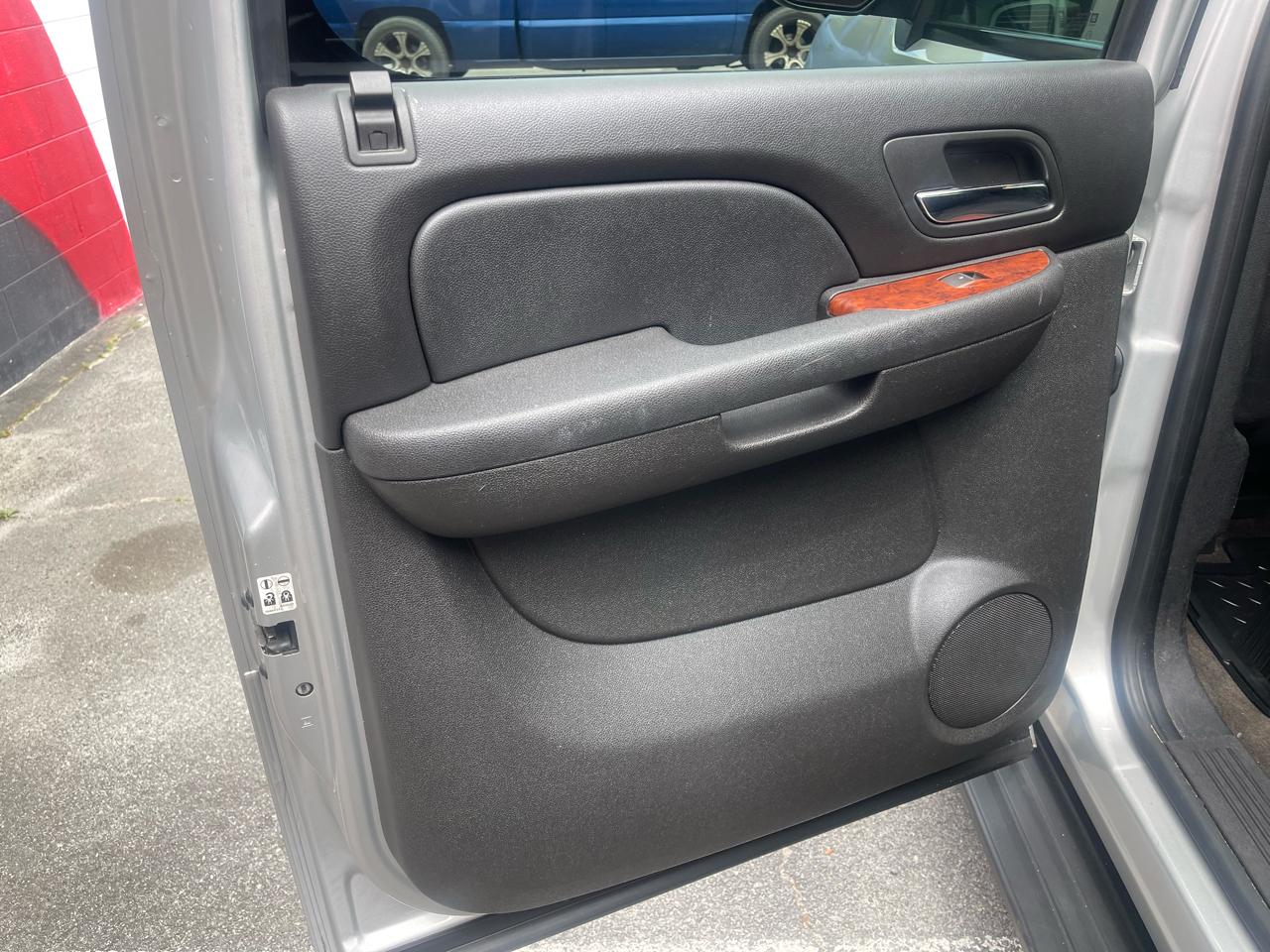 Chevrolet Avalanche LS 2WD 2011