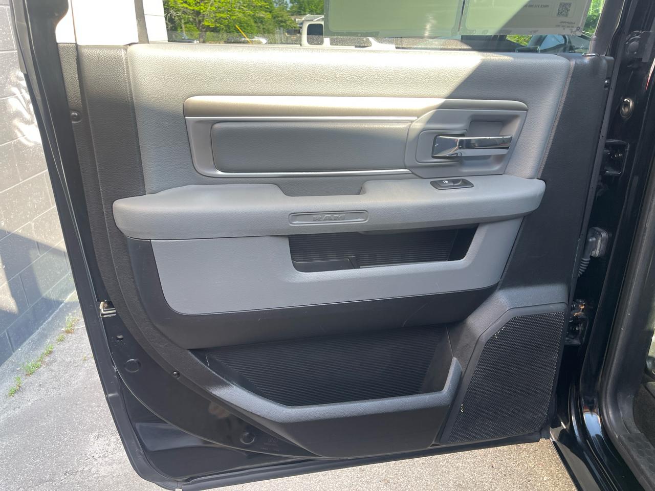 RAM 1500 SLT Crew Cab LWB 4WD 2014