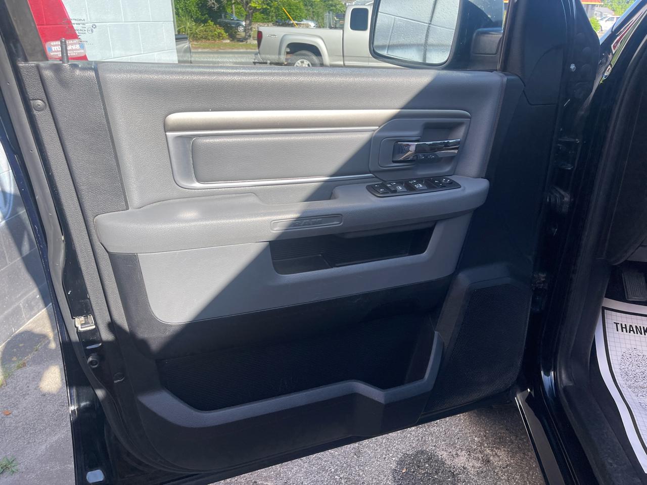 RAM 1500 SLT Crew Cab LWB 4WD 2014