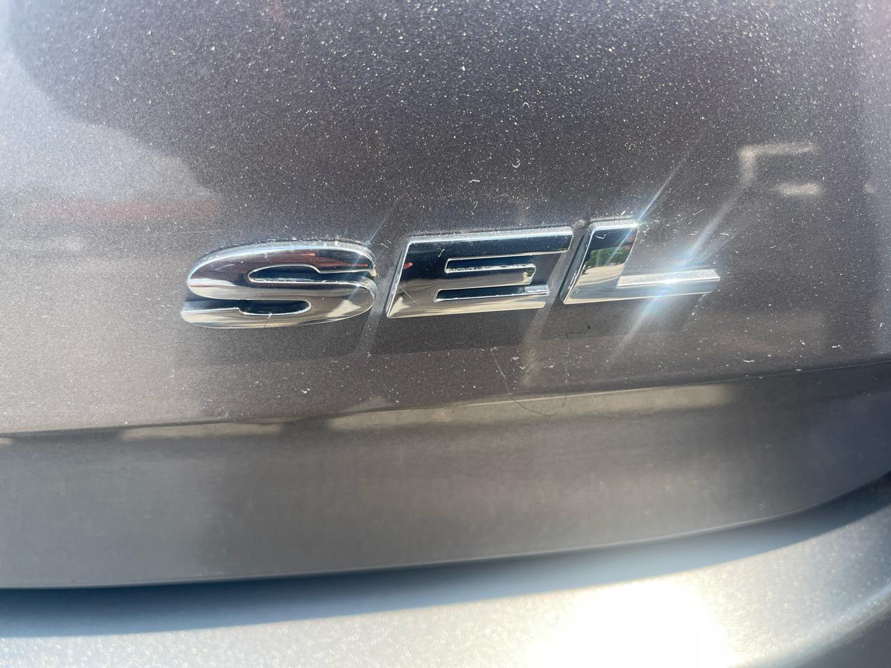 Ford Taurus SEL FWD 2012