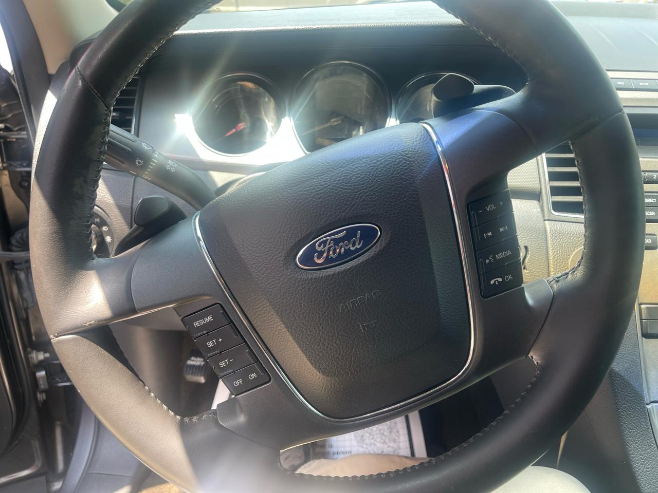 Ford Taurus SEL FWD 2012