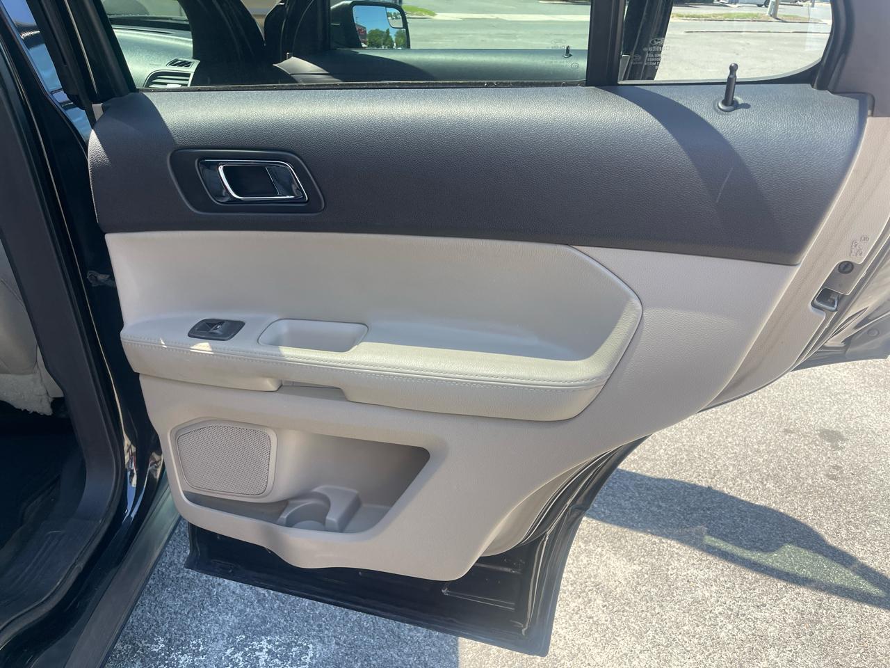 Ford Explorer Base FWD 2013