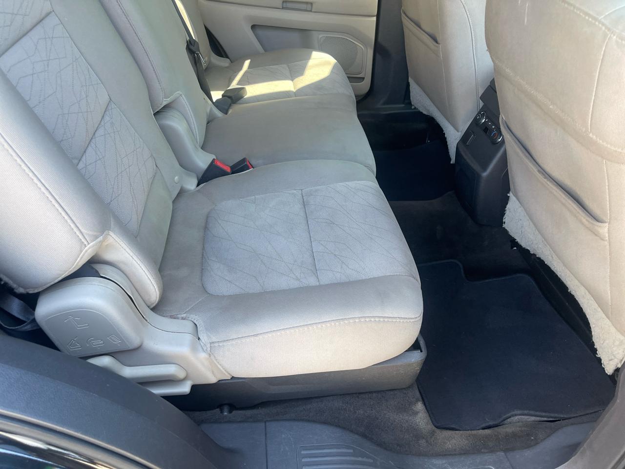 Ford Explorer Base FWD 2013