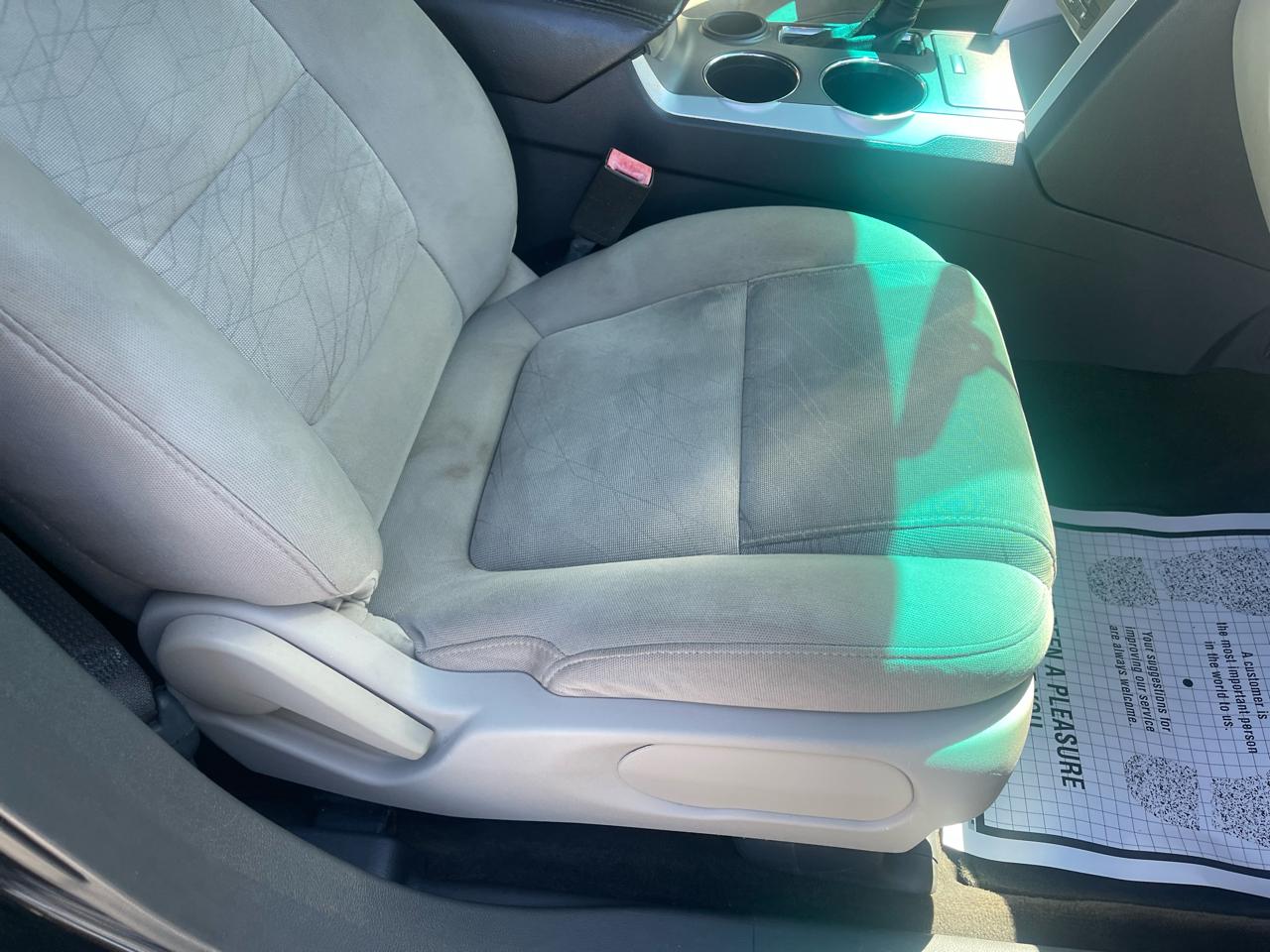Ford Explorer Base FWD 2013