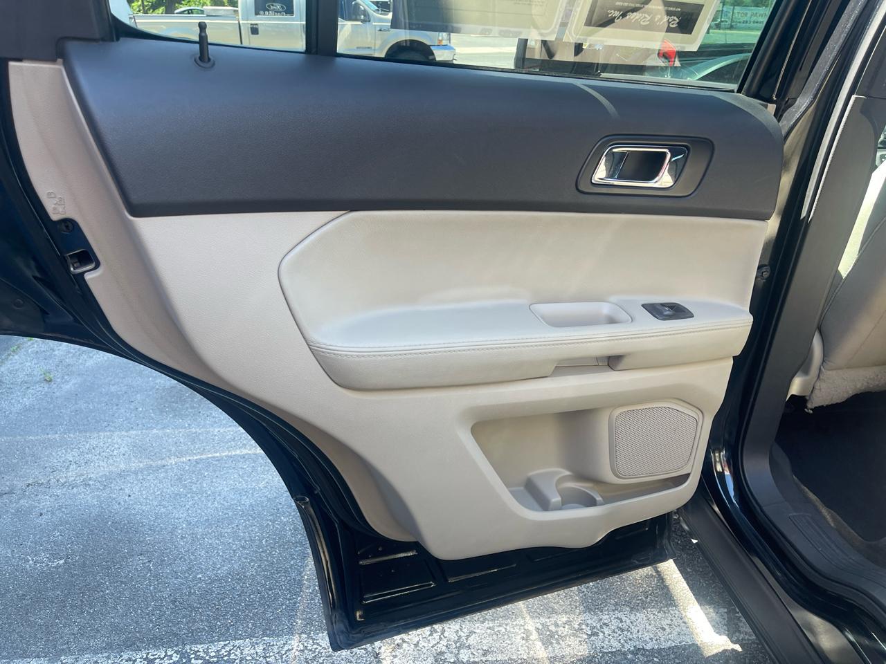 Ford Explorer Base FWD 2013