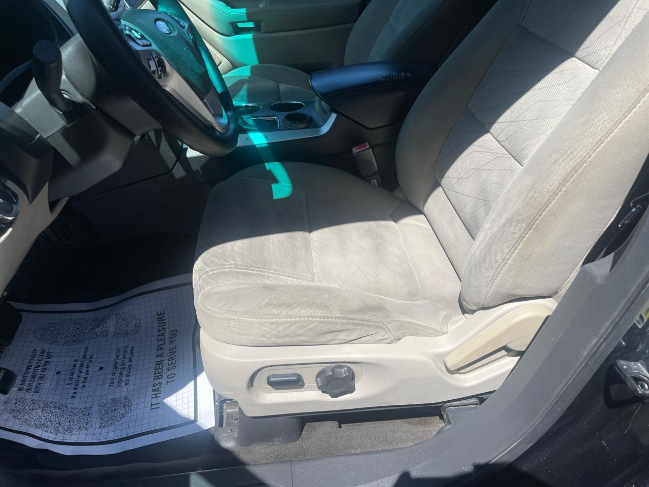 Ford Explorer Base FWD 2013