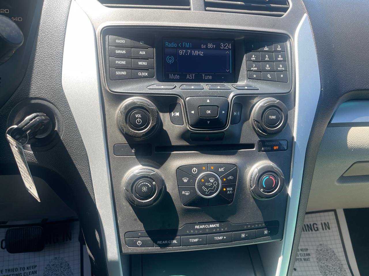 Ford Explorer Base FWD 2013