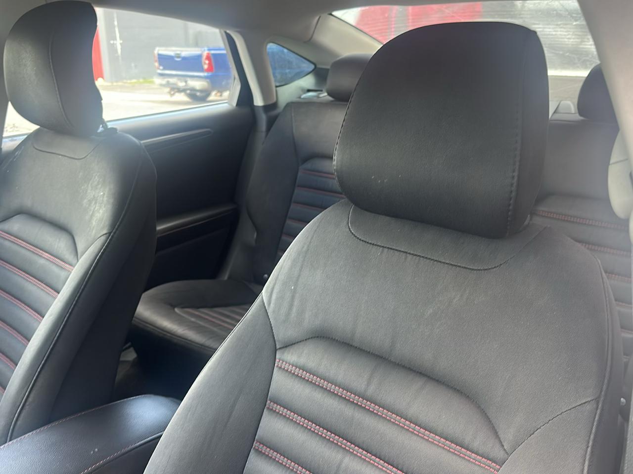 Ford Fusion SE 2015