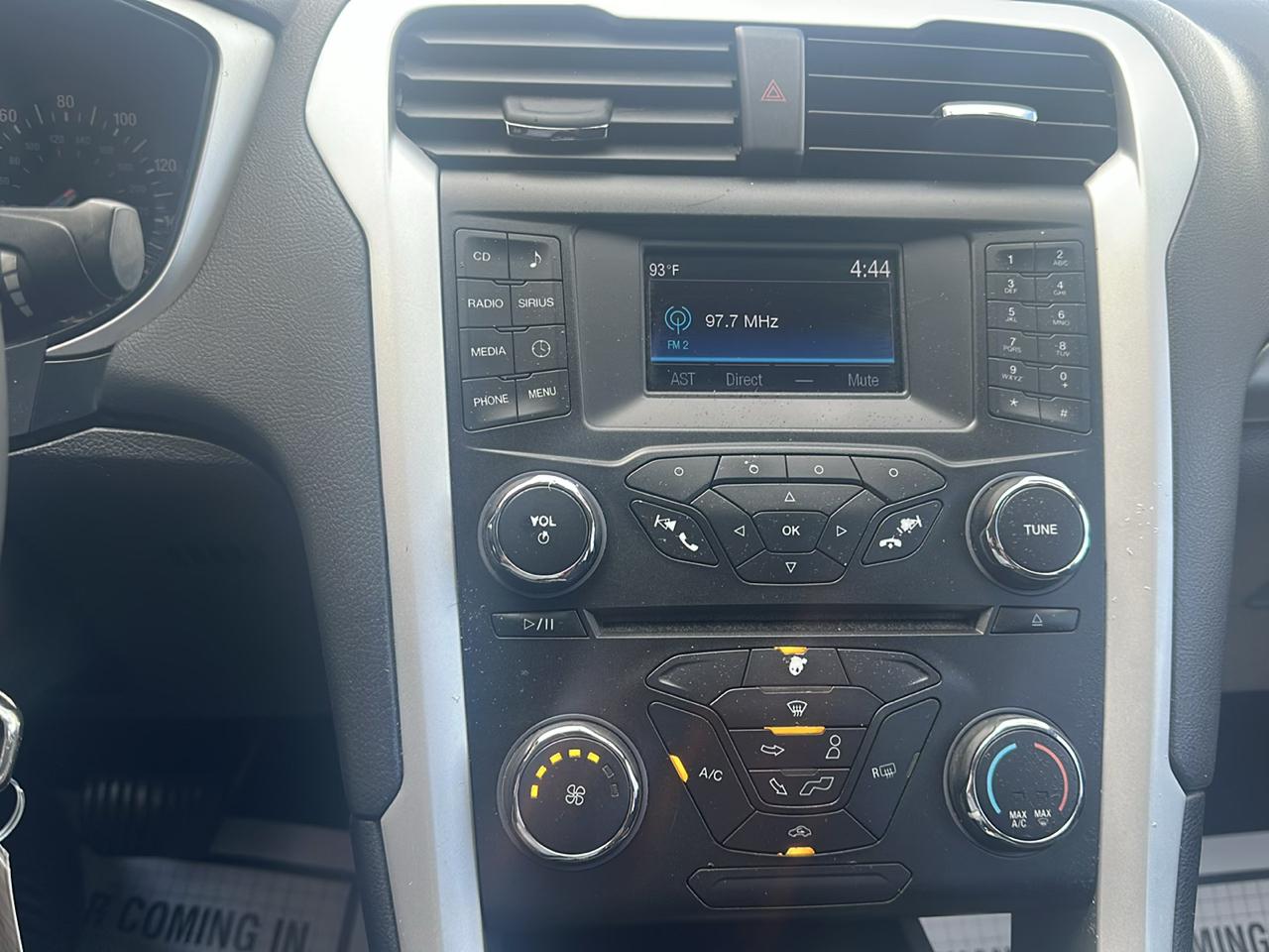 Ford Fusion SE 2015