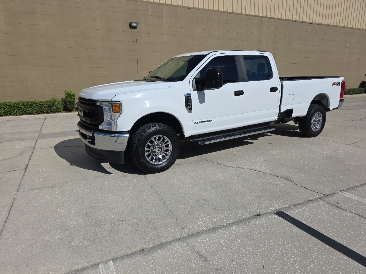 Ford F-250 SD Lariat Crew Cab 2WD 2020 Ford F-250 SD Lariat Crew Cab 2WD 2020