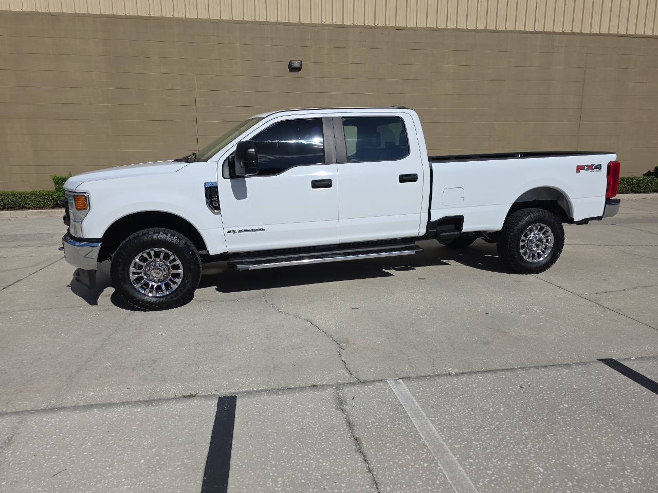 Ford F-250 SD Lariat Crew Cab 2WD 2020 Ford F-250 SD Lariat Crew Cab 2WD 2020