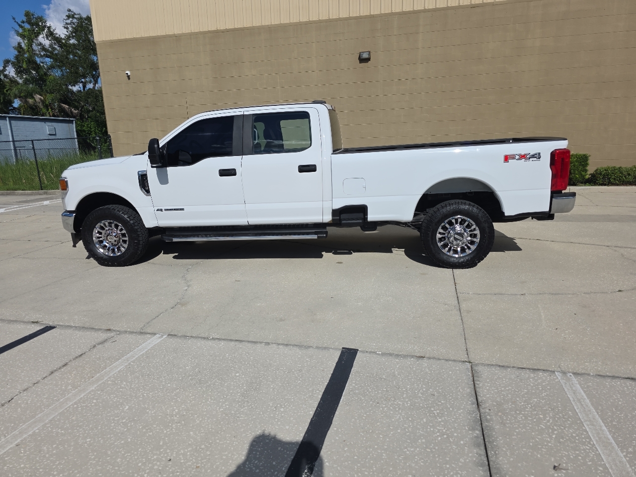 Ford F-250 SD Lariat Crew Cab 2WD 2020 Ford F-250 SD Lariat Crew Cab 2WD 2020