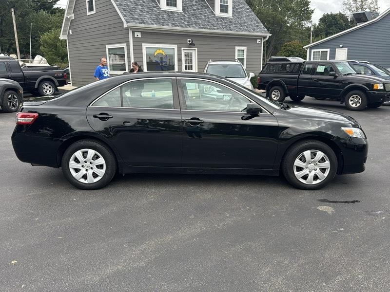 2010 Toyota Camry LE - Photo 6