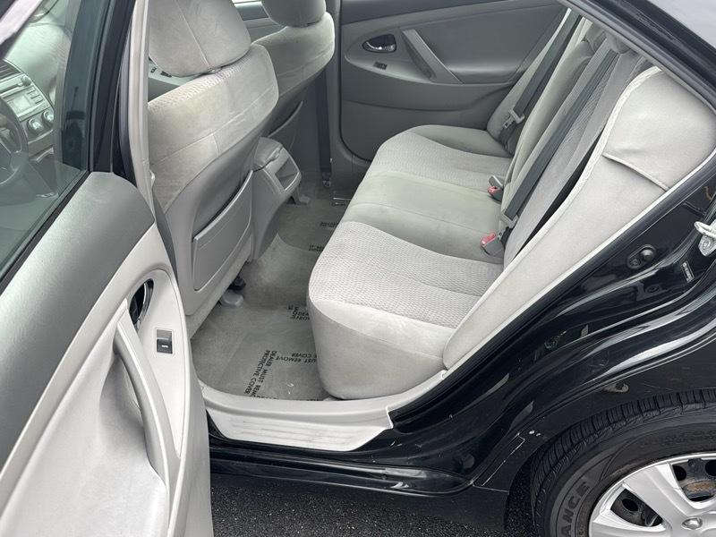 2010 Toyota Camry LE - Photo 18
