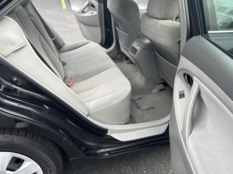 2010 Toyota Camry LE - Photo 21