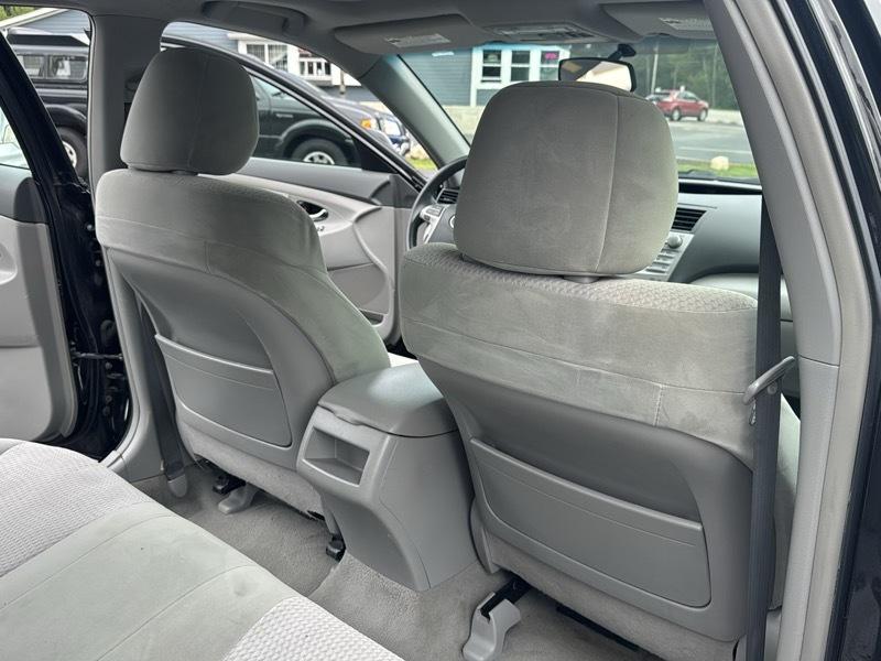 2010 Toyota Camry LE - Photo 23