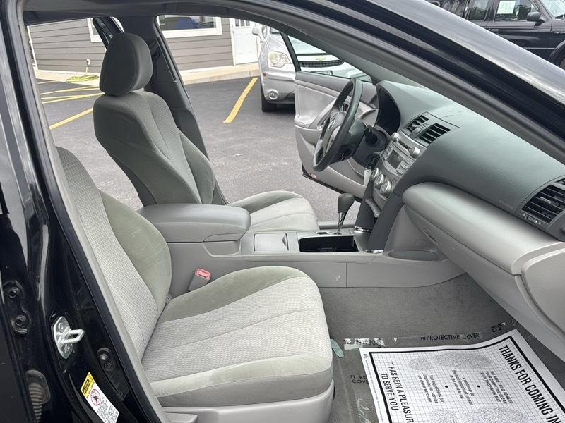 2010 Toyota Camry LE - Photo 24