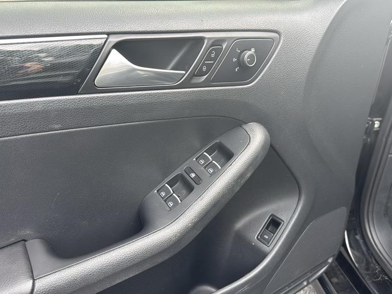 Volkswagen Jetta SEL 4D Sedan 2016