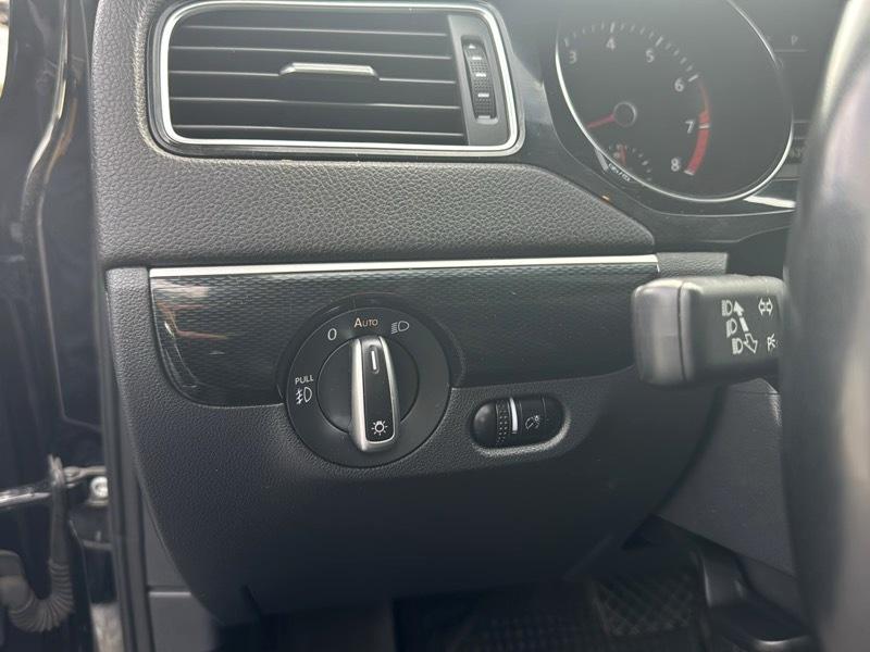 Volkswagen Jetta SEL 4D Sedan 2016